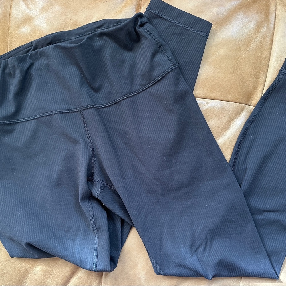 Lululemon HR Black pinstripe 7/8 Leggings